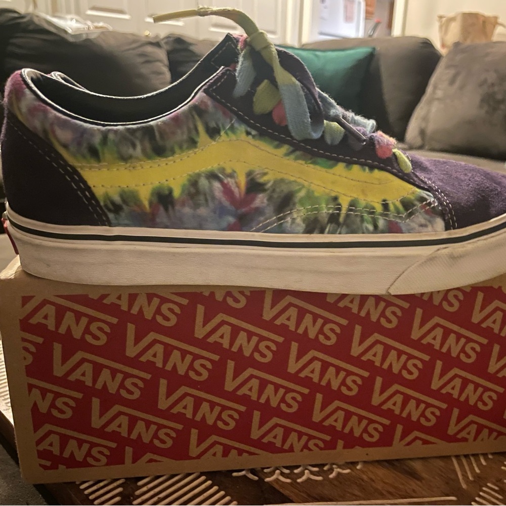 Tie dye women’s van